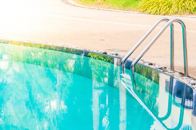 linces pool - Saltwater Pool vs Chlorine Pool Which Is Better in South Florida