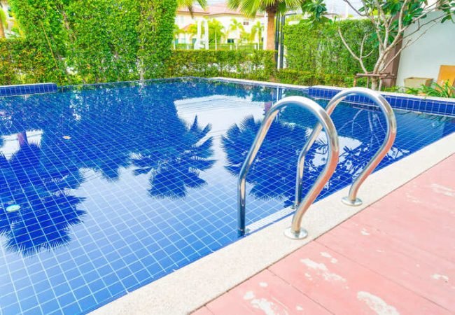 Linces pool - How to Maintain a Pool in Florida’s Climate