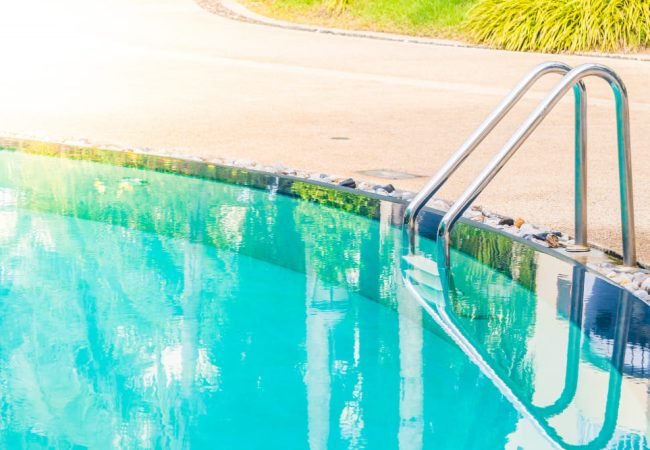 linces pool - Saltwater Pool vs Chlorine Pool Which Is Better in South Florida